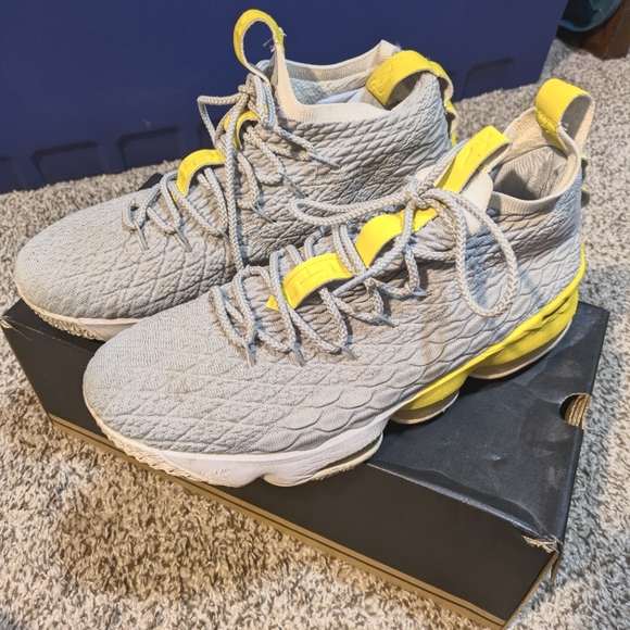 Men's Gray & Yellow Sneakers Size 12 - Picture 3 of 5